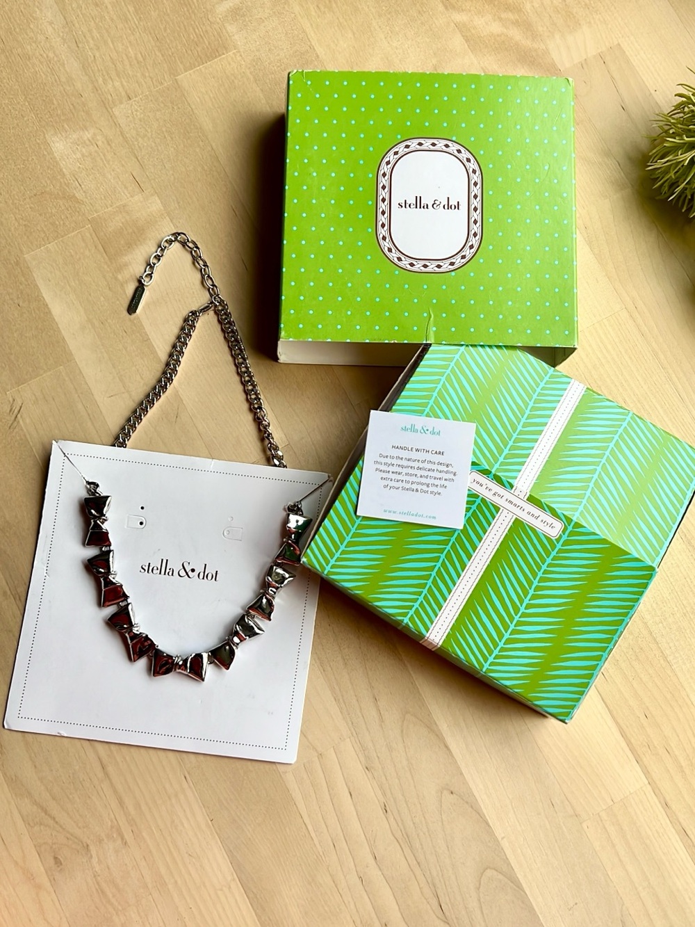 Stella & Dot Women’s Silver tone Fashion Jewelry Statement Bow Link Necklace